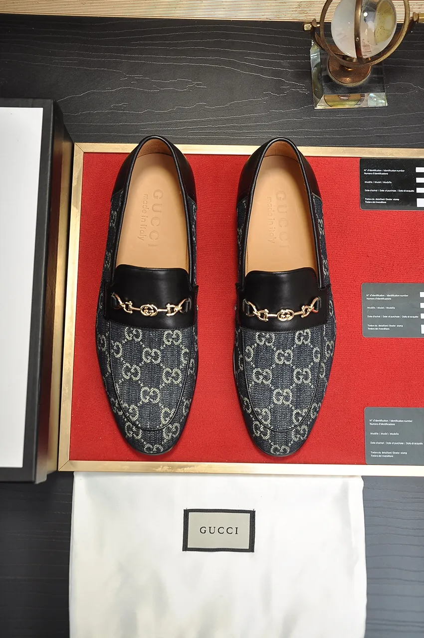 Men's shoes💰500💶Italy's top luxury men's shoe giant (GUCCI) (Gucci) (full cowhide lining) new arrival🍃Original European style🔰 Pleasant to the eye😍In order to make the shoes more durable and non-deformable🌀The production continues to follow traditional methods but there is still no lack of innovation💪Choose original sheepskin for the leather♻️ Smooth and natural And extra bright ⭐Made of imported cowhide, the first choice of rich people 38-45 (45 customized)